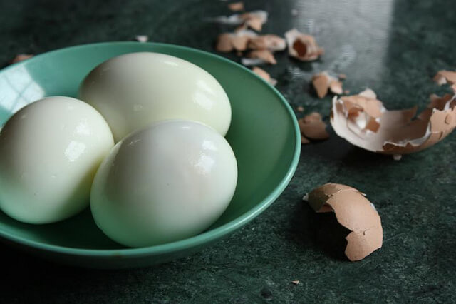 Easy hard boiled egg